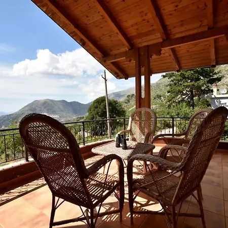 فيلة Countryside House فلورا