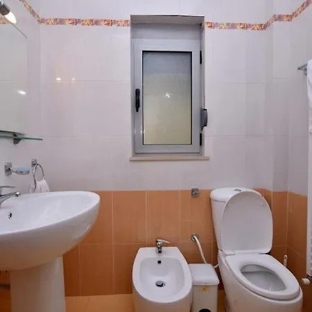 فيلة Countryside House فلورا